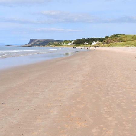Causeway Coast Apartments 8 Bleach Green Баликасъл Екстериор снимка